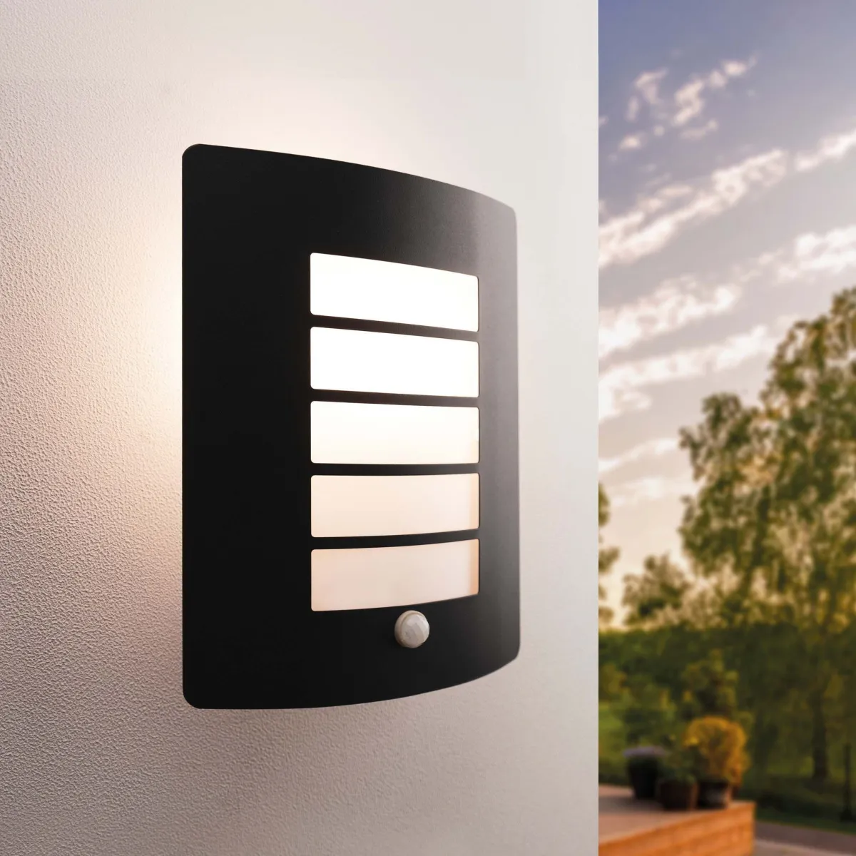 Applique da Esterno con Sensore - IP44 - Attacco E27 - Nero - Adatto per uso interno ed esterno