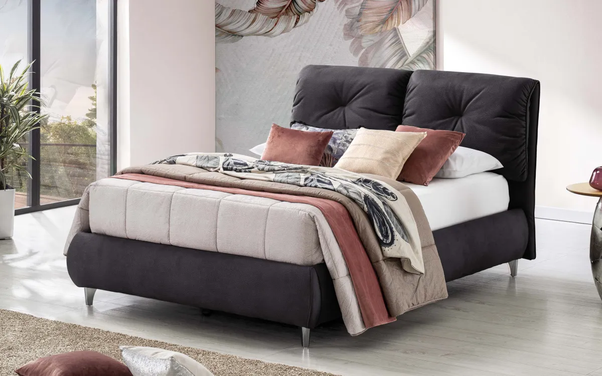 Letto contenitore una piazza e mezza con piedini tessuto fibra antrachite: Calliope