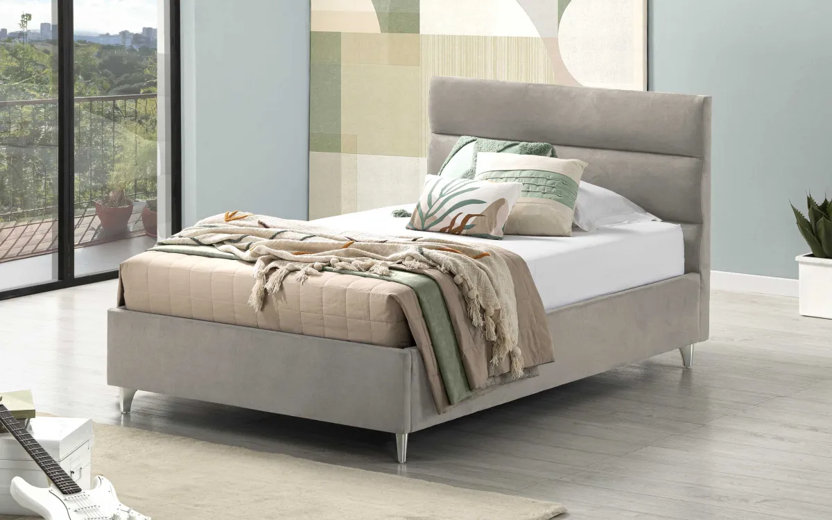 Letto contenitore una piazza e mezza con piedini tessuto loto grigio chiaro: Noah