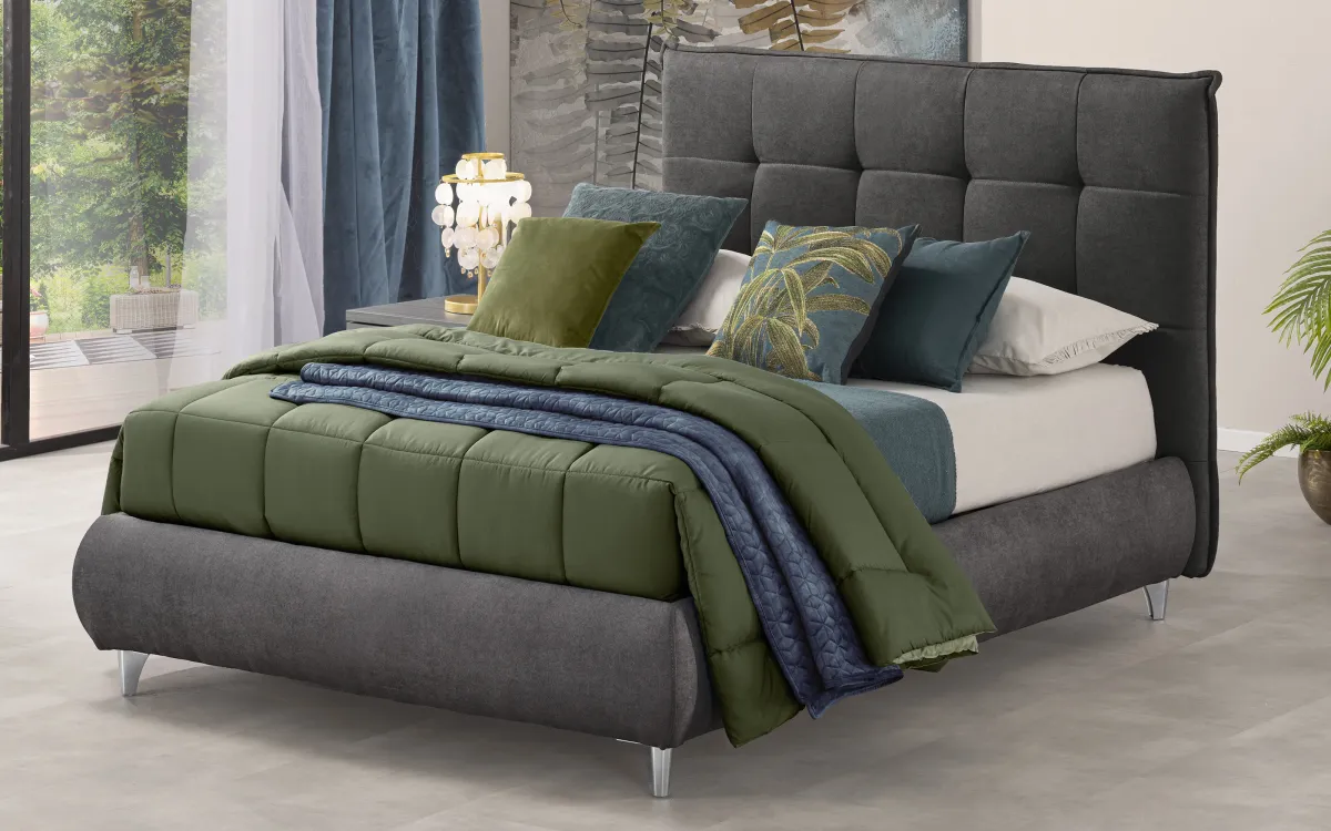 Letto contenitore una piazza e mezza senza contenitore con piedini tessuto mlk fumo: Deva