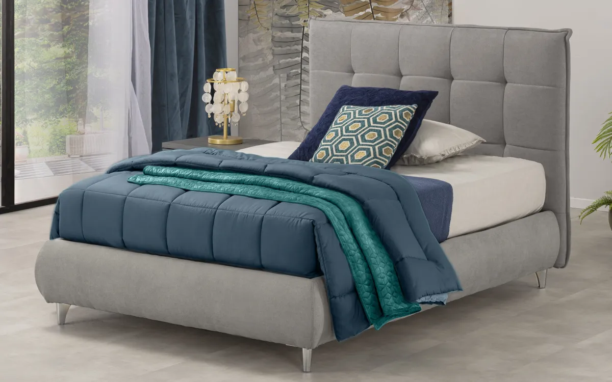 Letto contenitore una piazza e mezza senza contenitore con piedini tessuto mlk silver: Deva