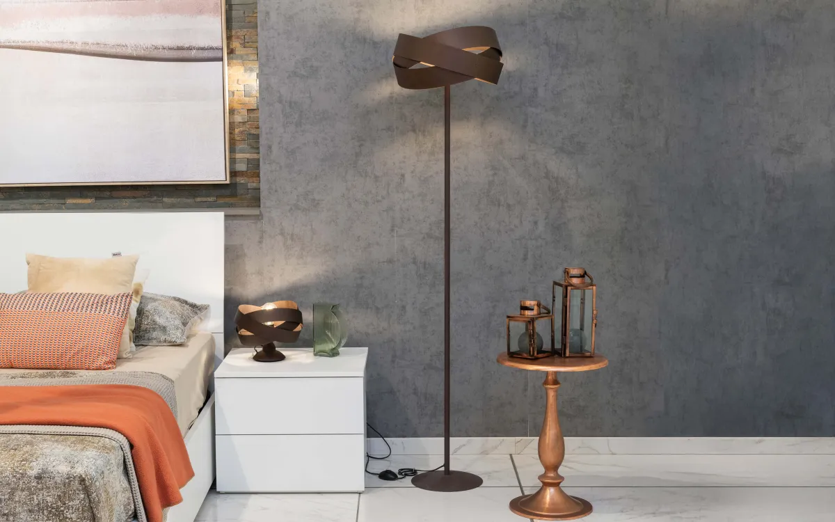 Piantana e27 senza lampadina : Abbraccio