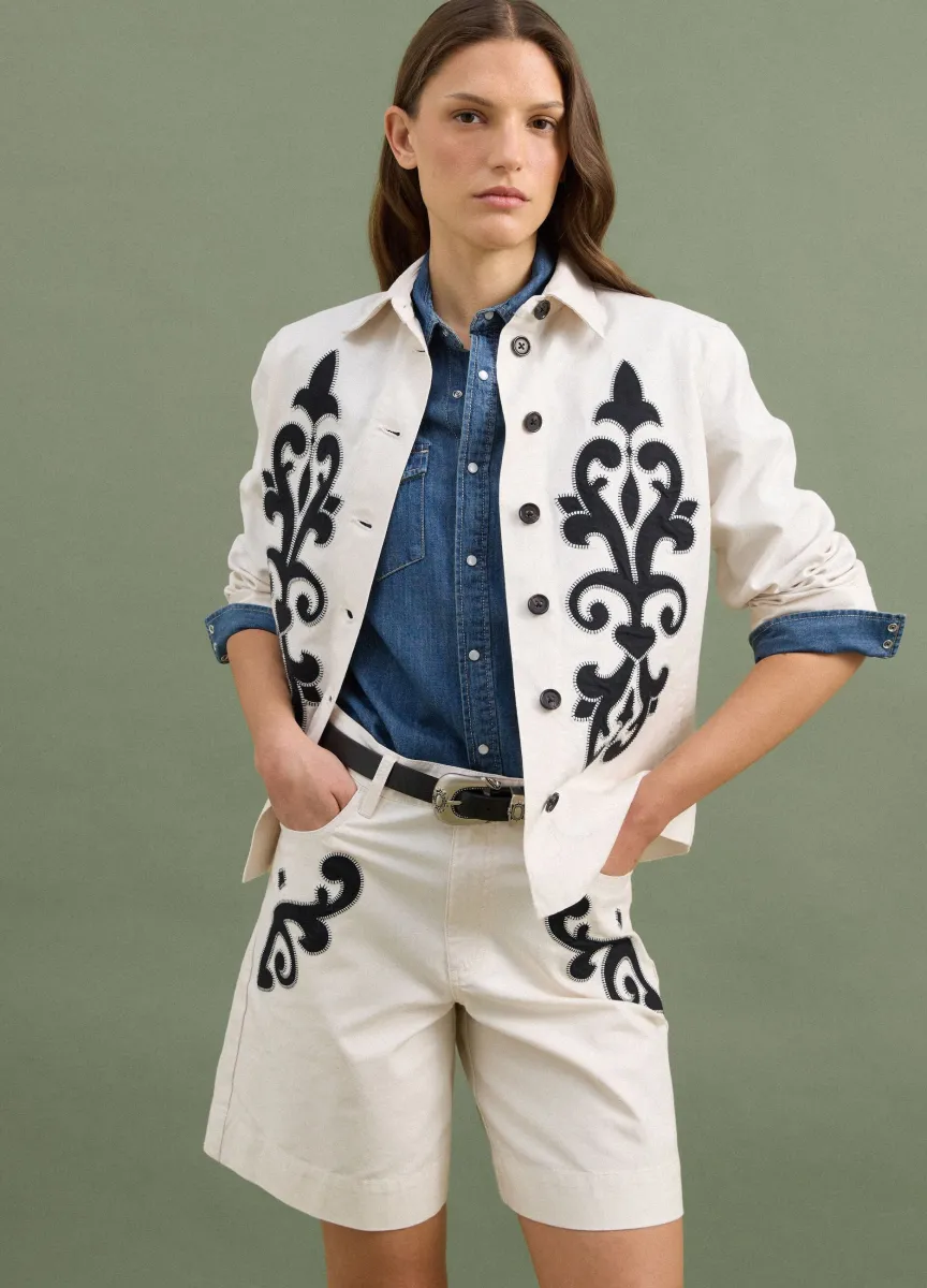 Blazer bianco in misto lino e lyocell con ricami a contrasto regular fit
