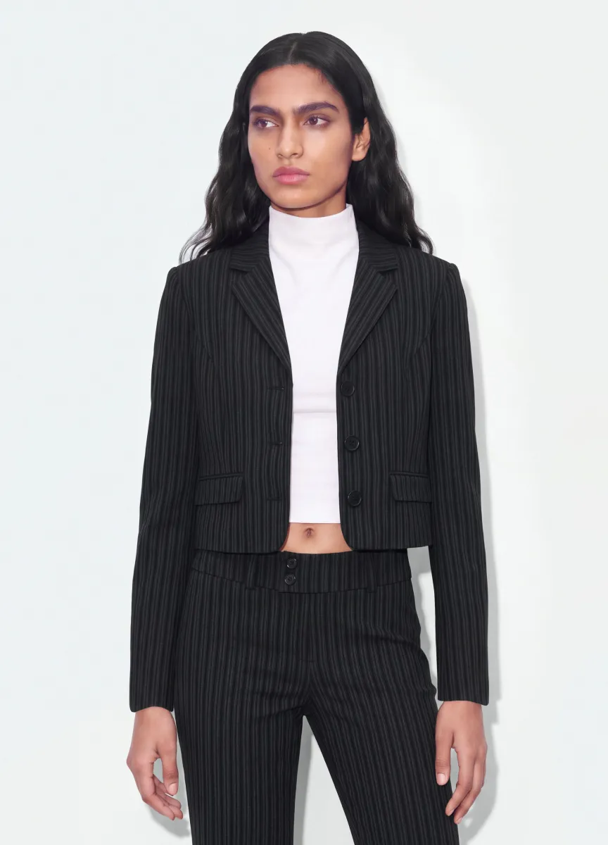 Blazer nero cropped in viscosa elasticizzata con rever classici slim fit