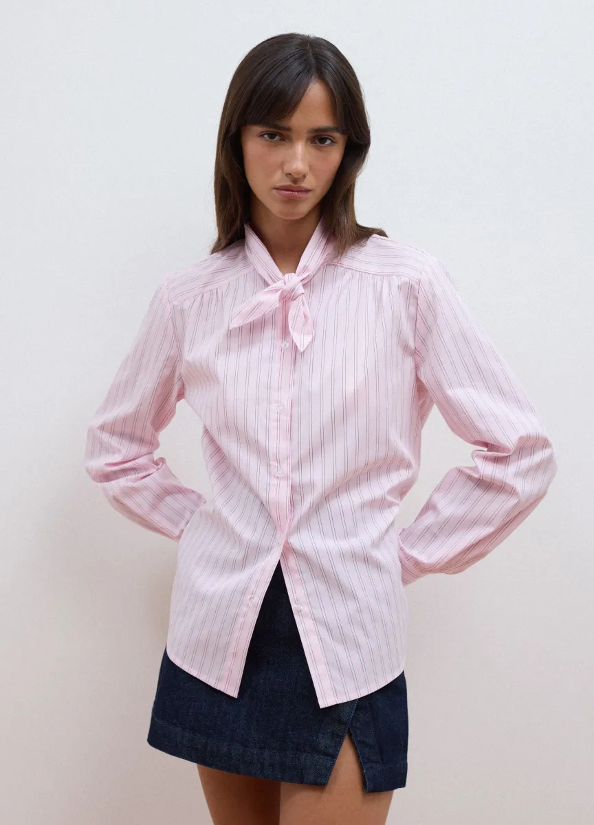 Camicia rosa in cotone elasticizzato a righe con fiocco over fit