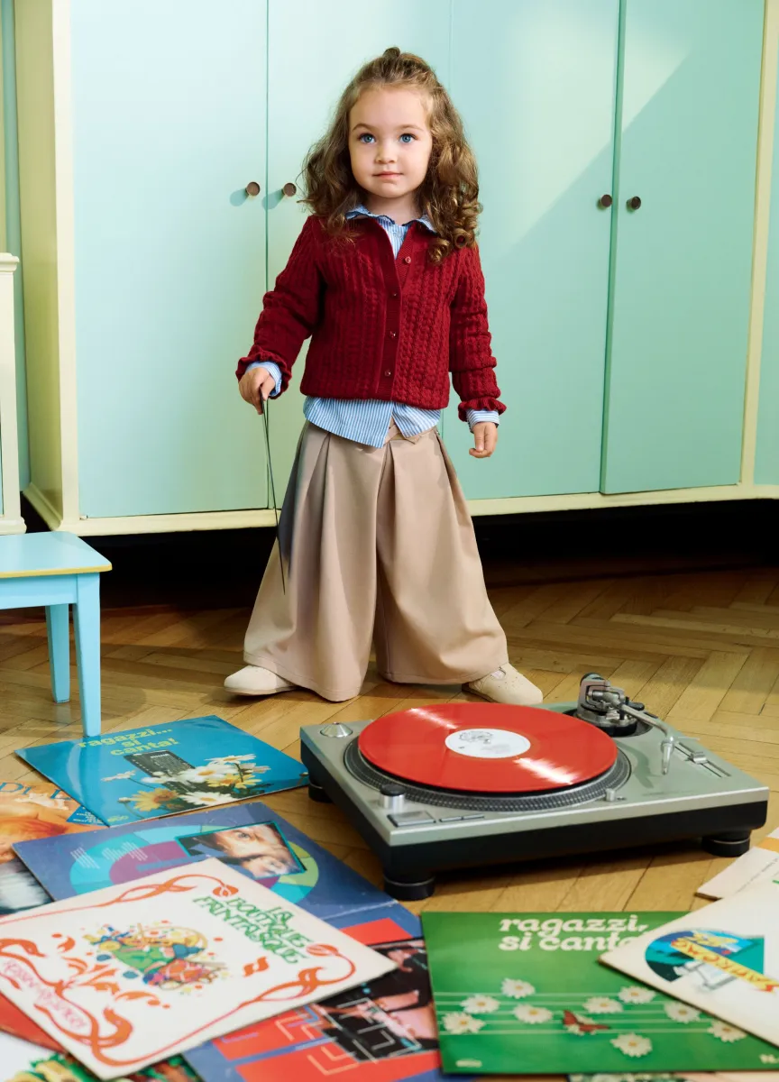 Cardigan rosso in puro cotone a maglia traforata per bimba