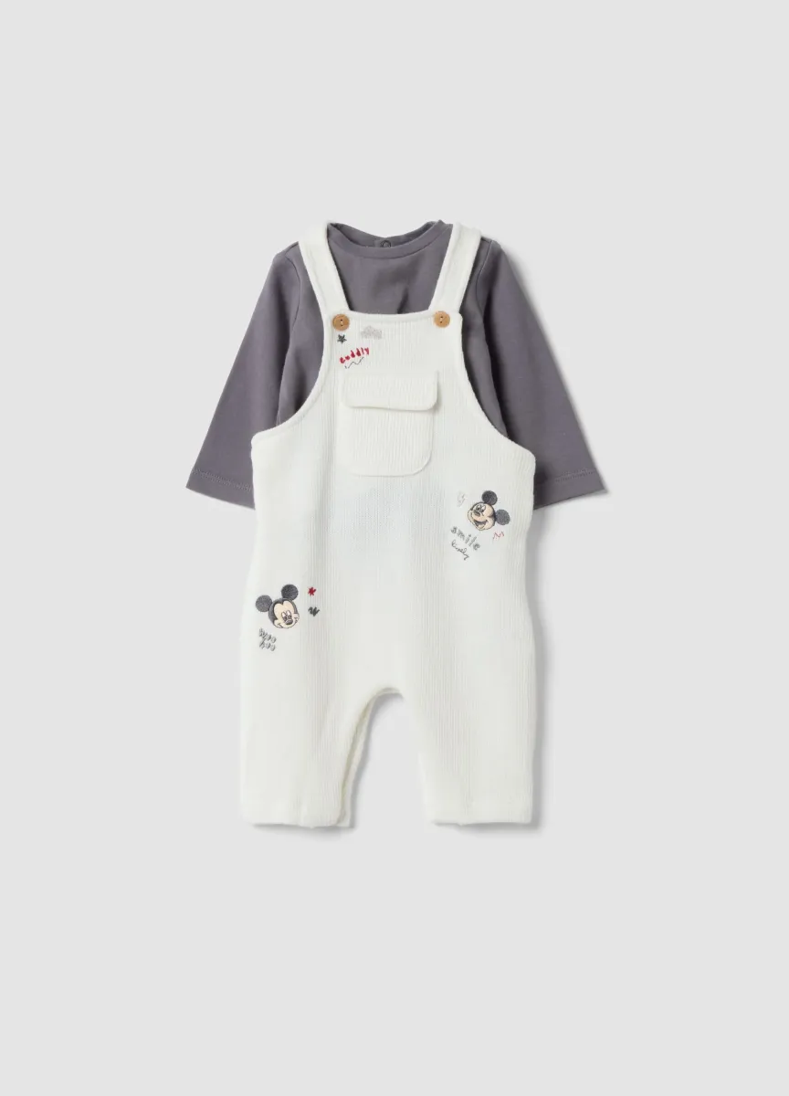 Completo bianco in puro cotone con salopette e maglia a tema Mickey Mouse