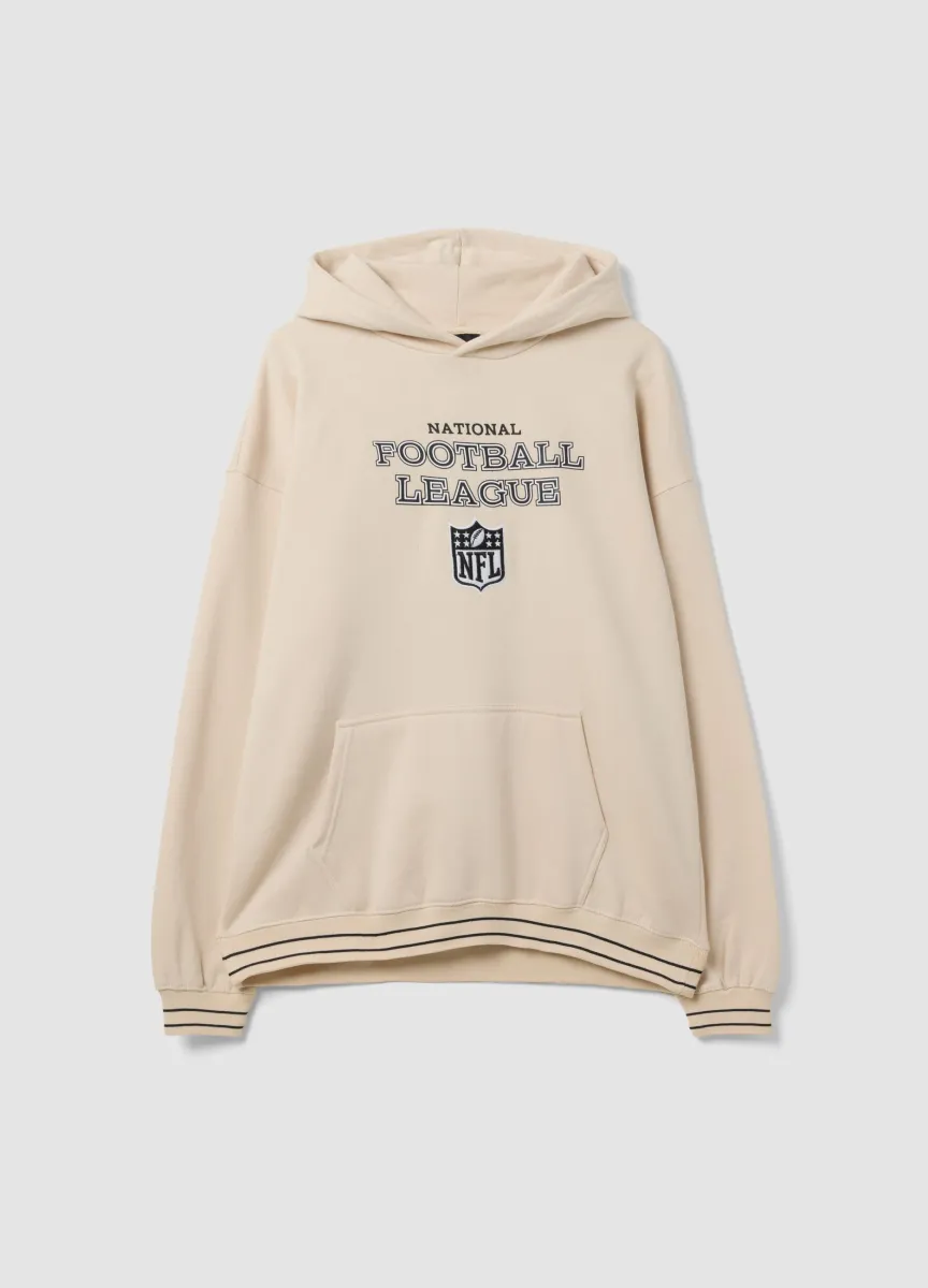 Felpa beige con cappuccio in misto cotone con stampa NFL