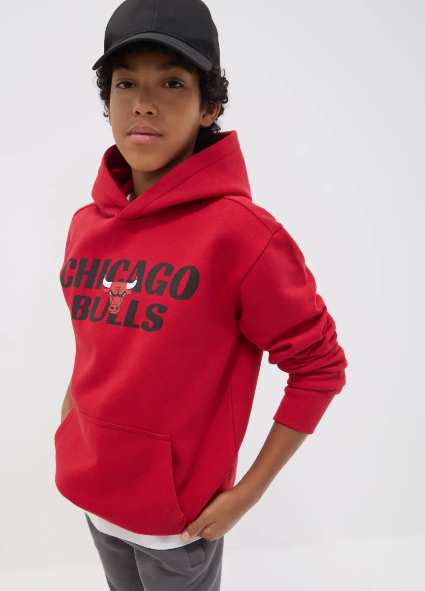 Felpa rossa con cappuccio in misto cotone e logo Chicago Bulls per ragazzo