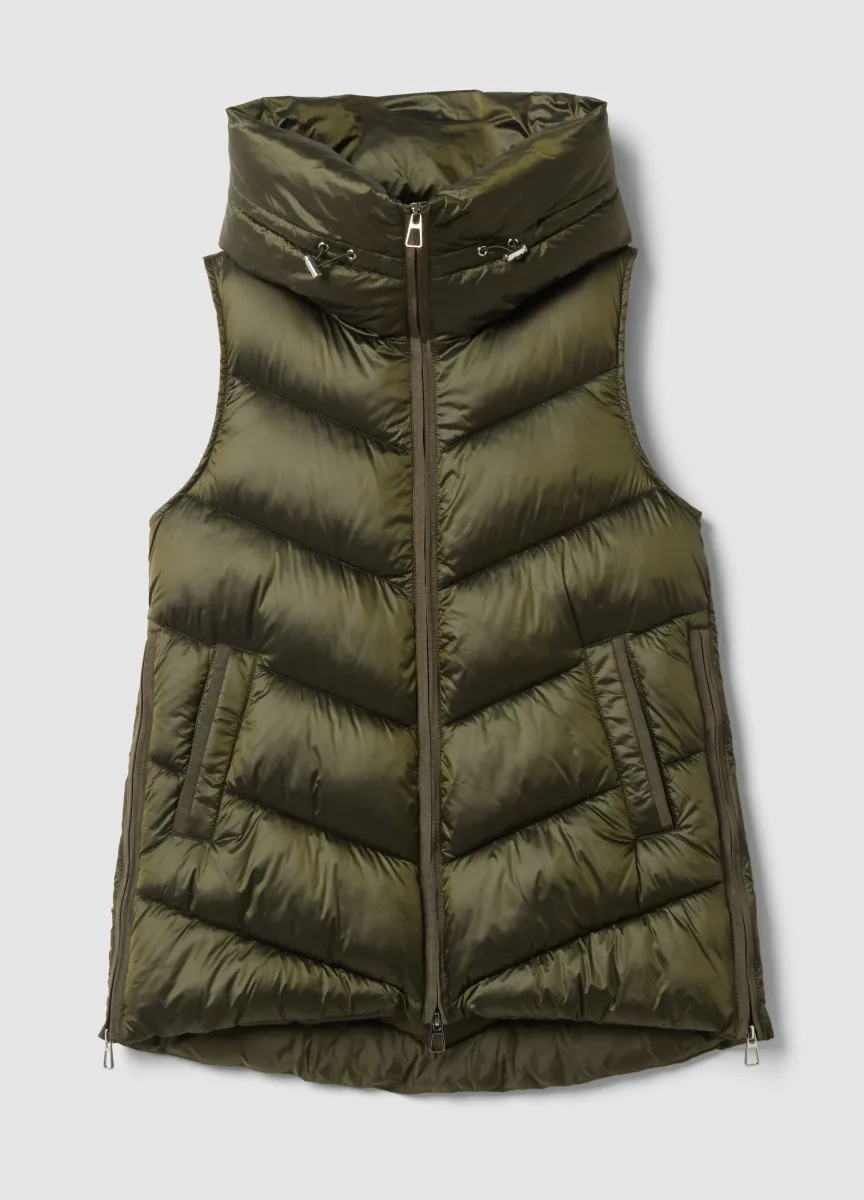 Gilet imbottito verde militare regular fit con cappuccio