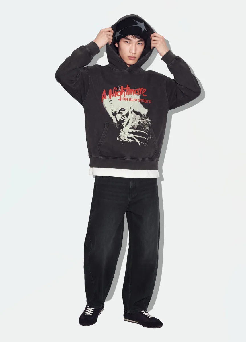 Hoodie over grigia in puro cotone con stampa "A Nightmare On Elm Street"