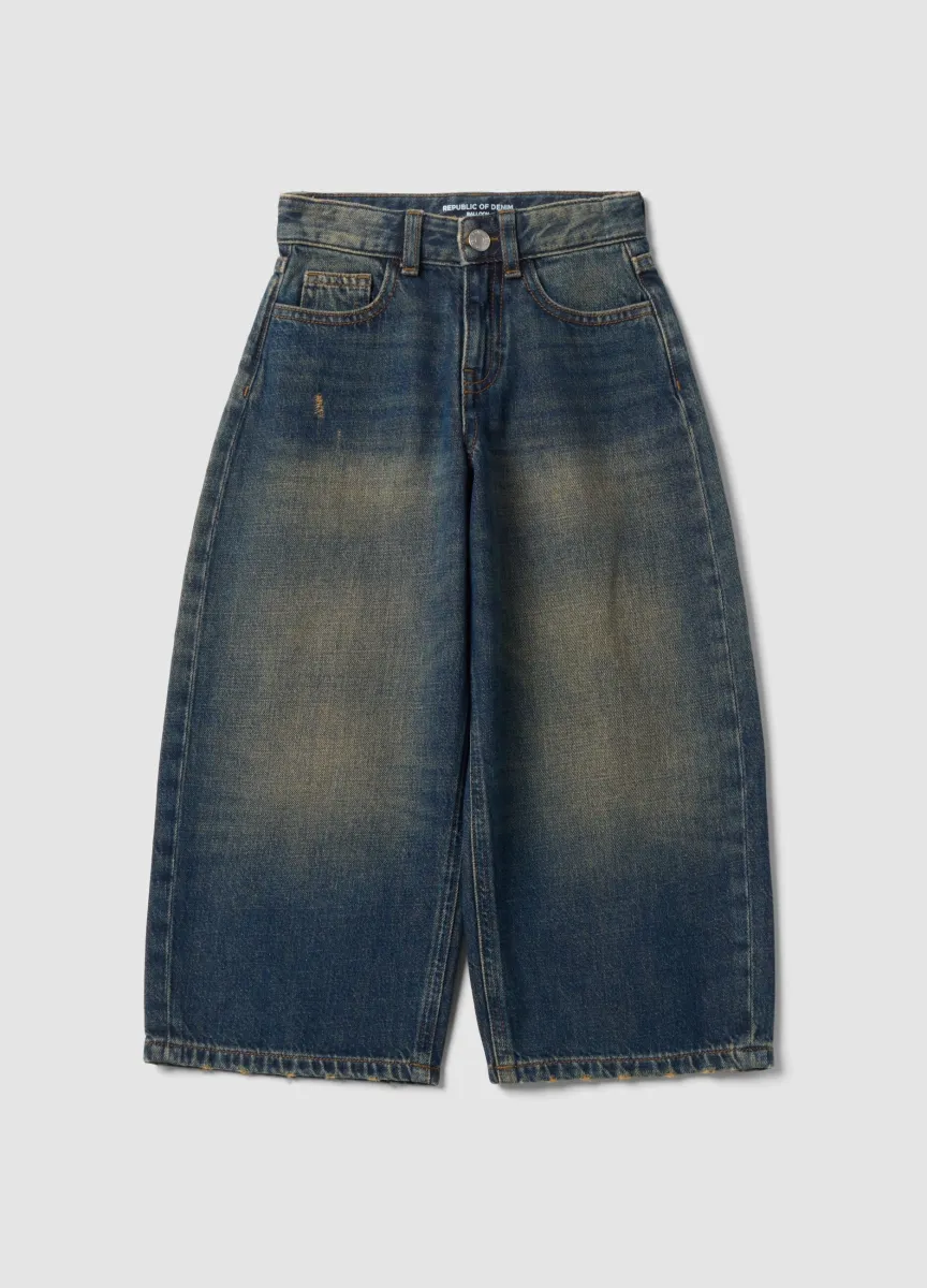 Jeans denim blu balloon fit in puro cotone con ricami stella per bambina
