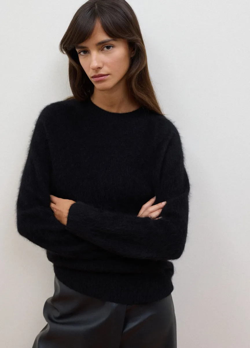 Maglia girocollo nera in misto lana e cashmere over fit