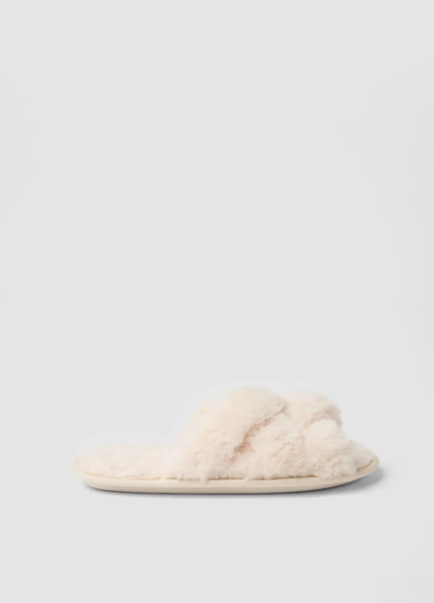 Pantofole bianche incrociate
