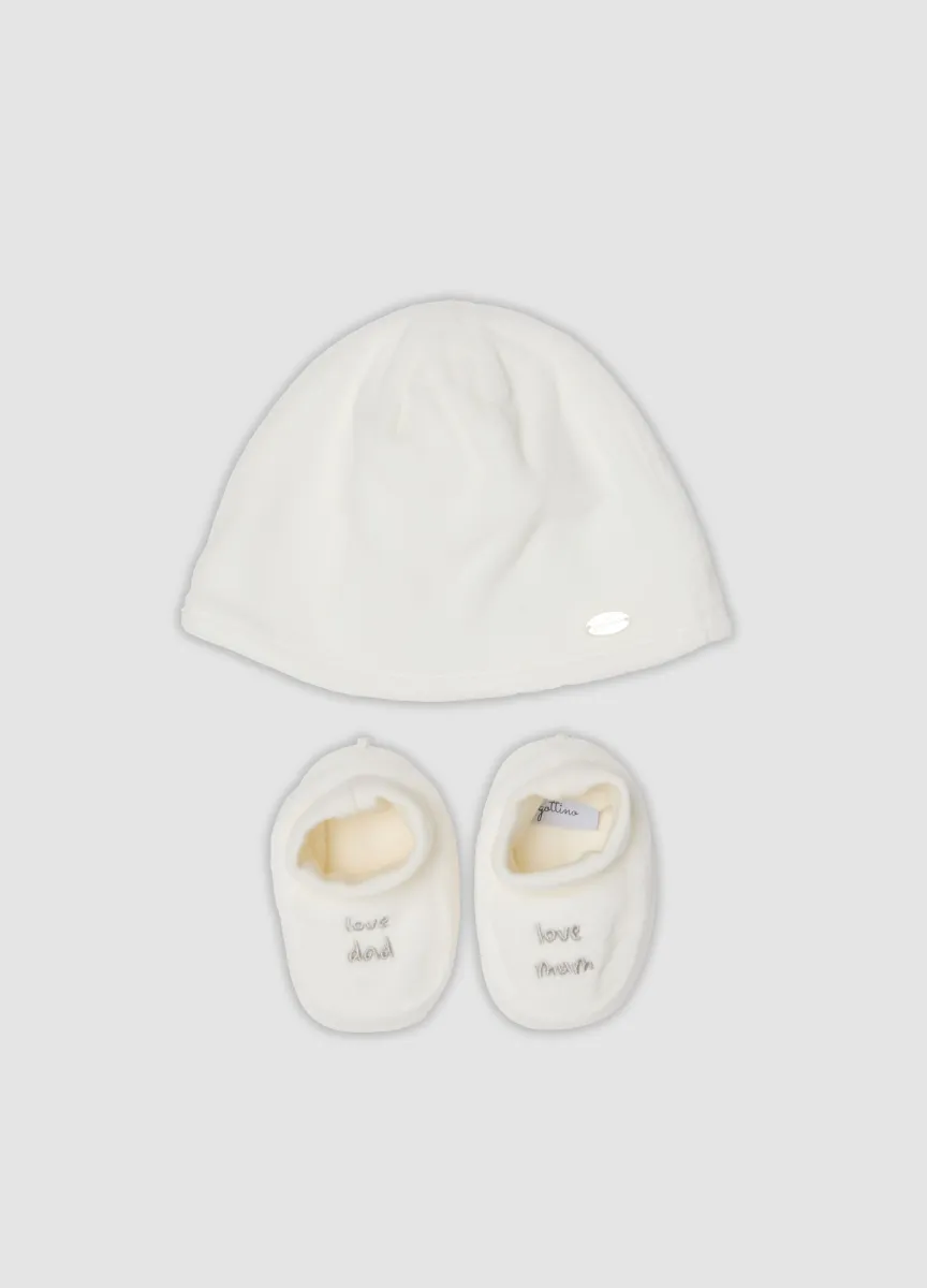 Set bianco con cuffietta e scarpine in puro cotone organico