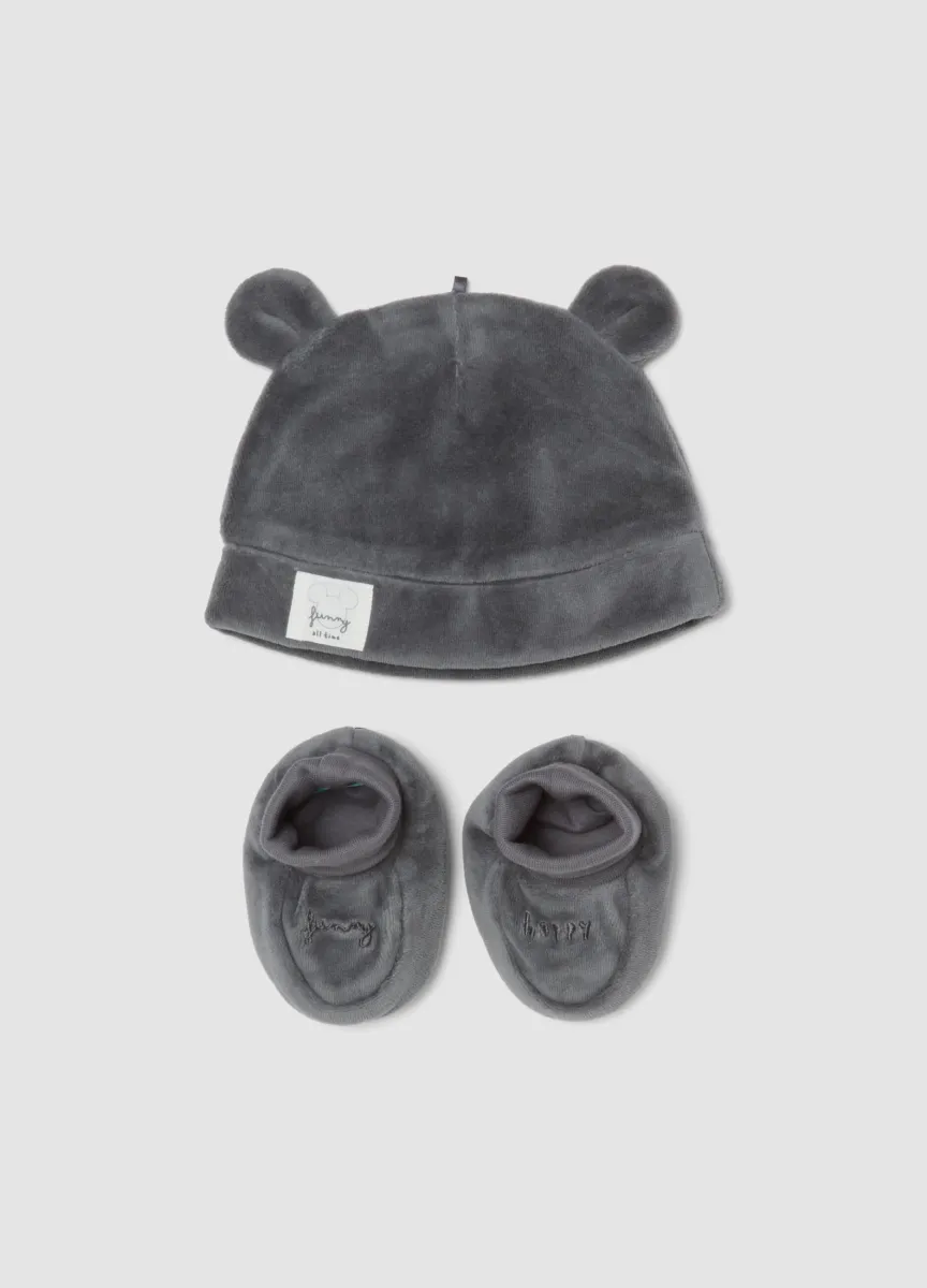 Set grigio con cappellino e scarpine effetto peluche a tema Mickey Mouse
