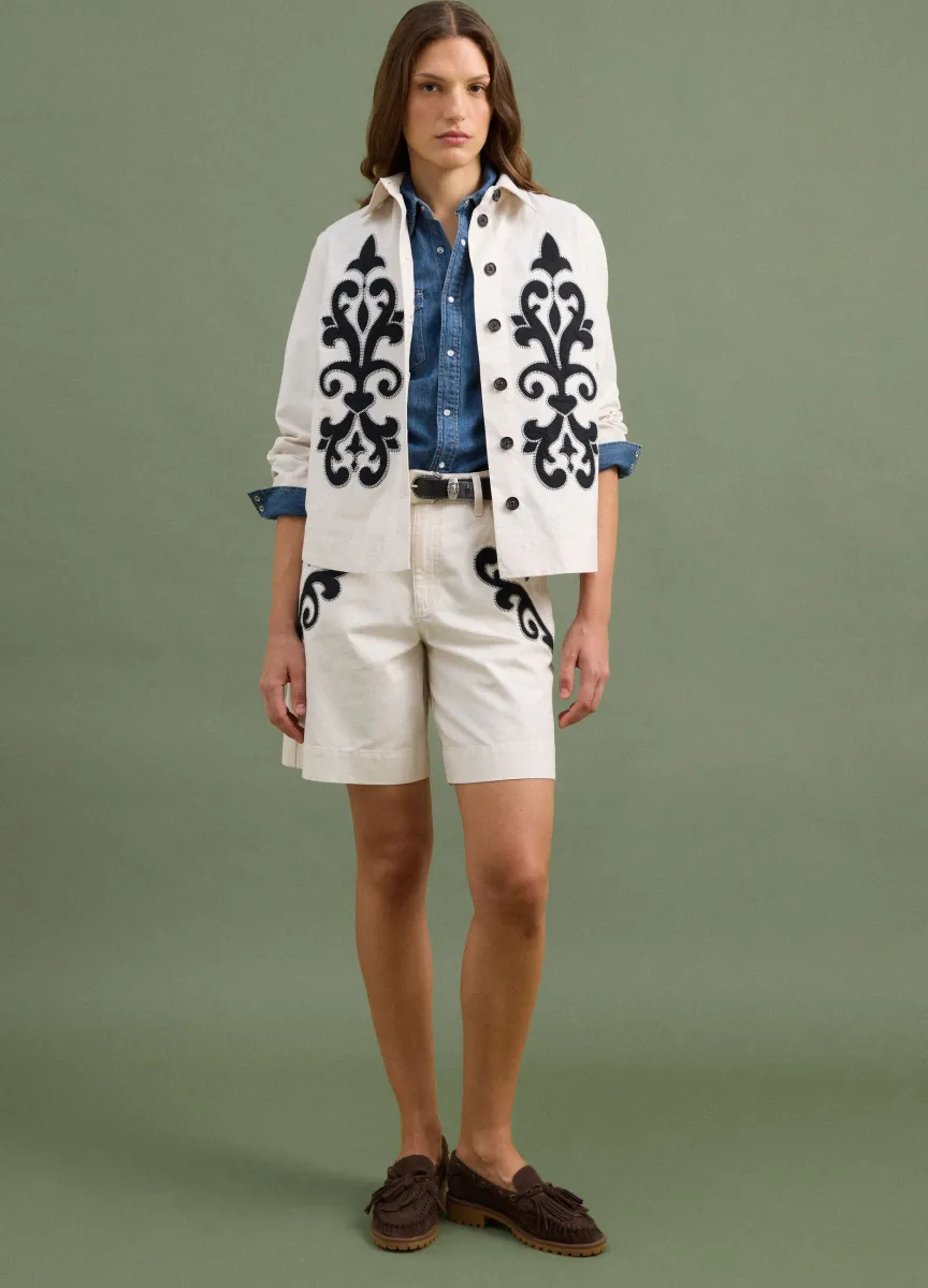 Shorts bianchi in misto lino e lyocell con ricami a contrasto regular fit