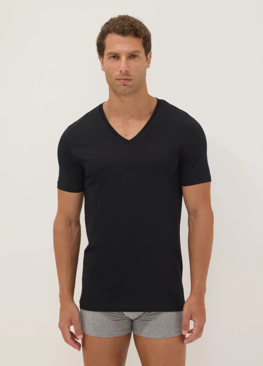 T-shirt nera in puro cotone Supima con scollo a V regular fit