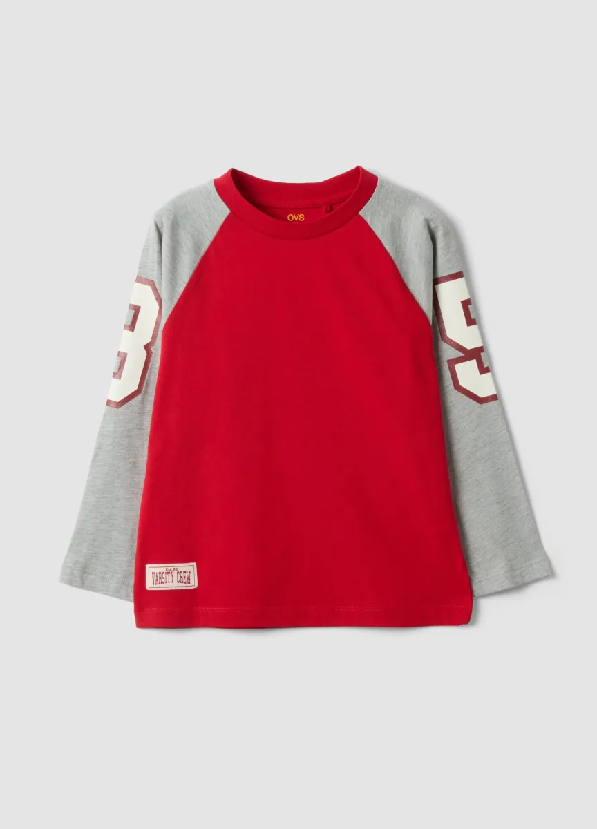 T-shirt rossa in puro cotone con girocollo e maniche raglan per bambino