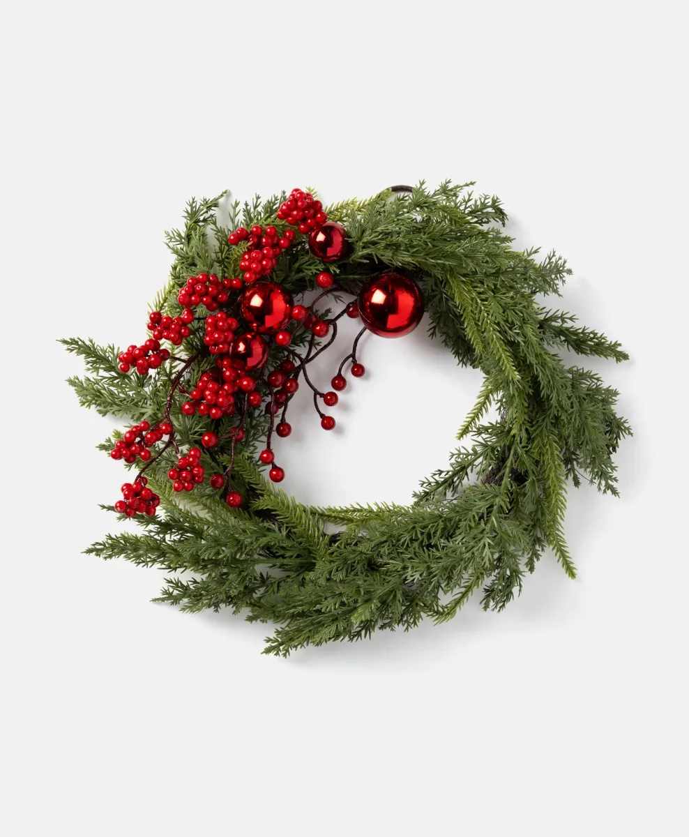 Ghirlanda decorativa con palline e bacche rosse