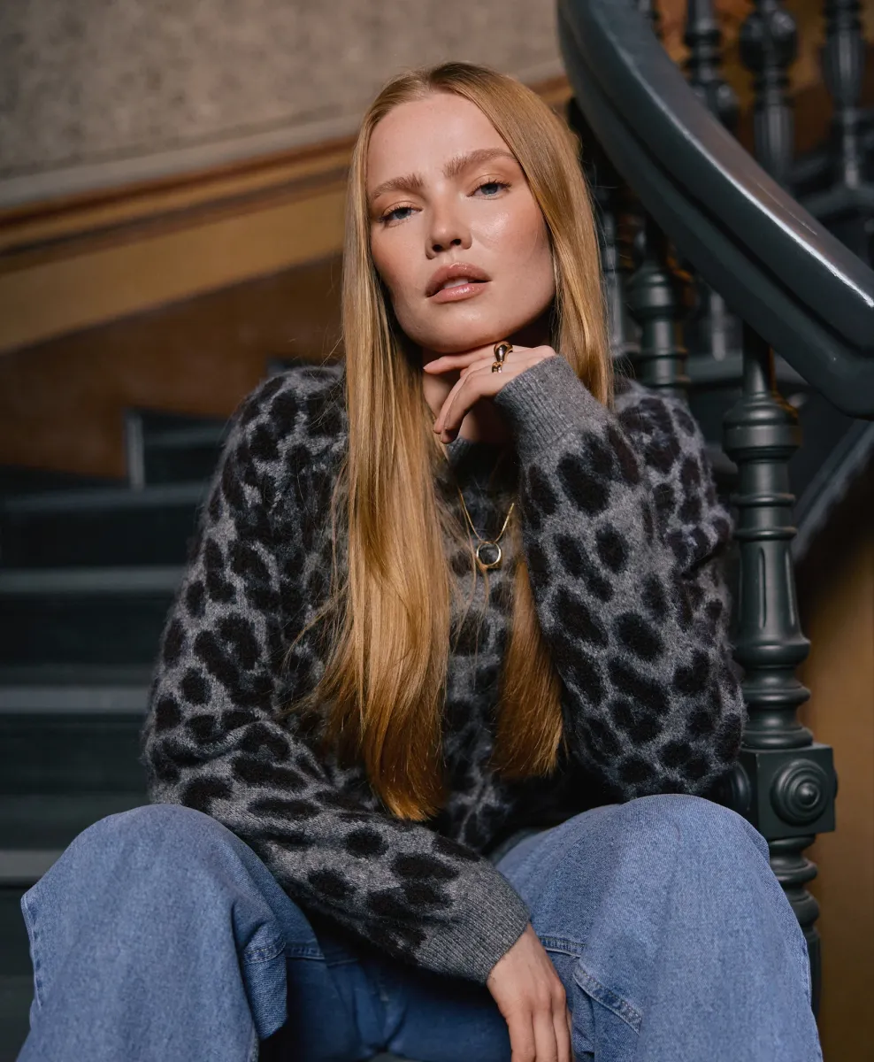 Maglione da donna leopardato scuro