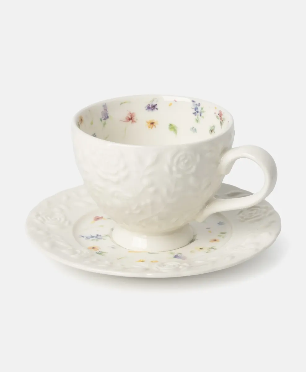Tazza con piattino a piccoli fiori
