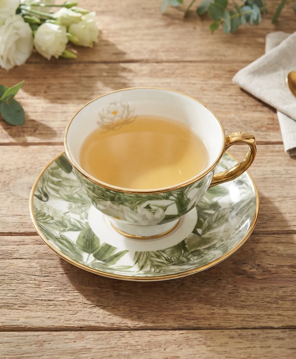 Tazza con piattino con motivo loto