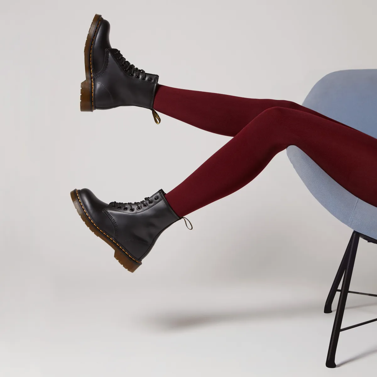 Anfibi neri in pelle con 8 occhielli Dr. Martens 1460 Smooth
