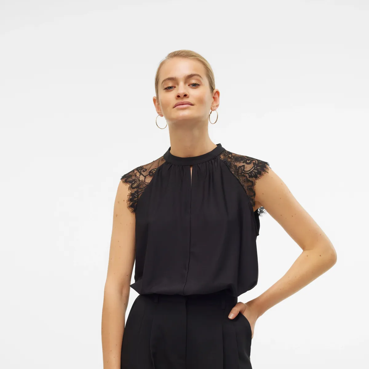 Blusa elegante nera Donna senza maniche con inserti in pizzo Vero Moda