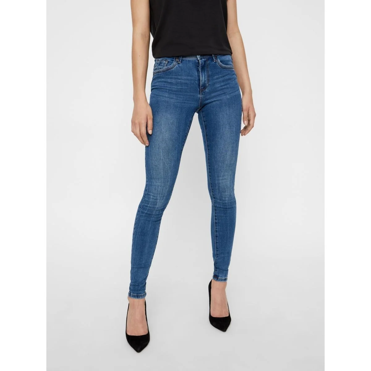 Jeans skinny fit lavaggio medio da donna Vero Moda