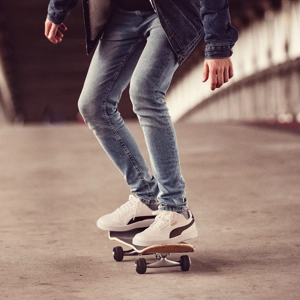 Sneakers bianche con striscia laterale a contrasto Puma Shuffle