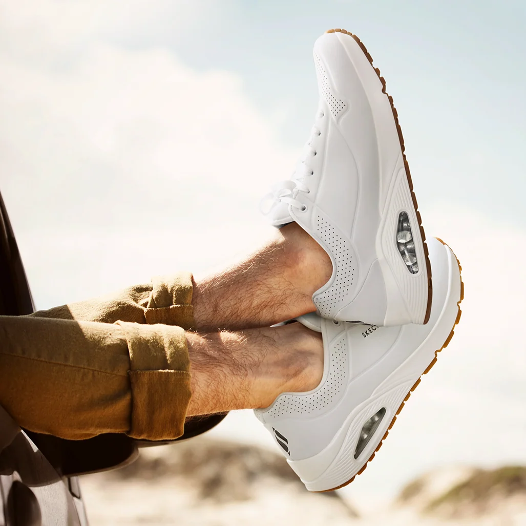 Sneakers bianche con suola ad aria Skechers Uno