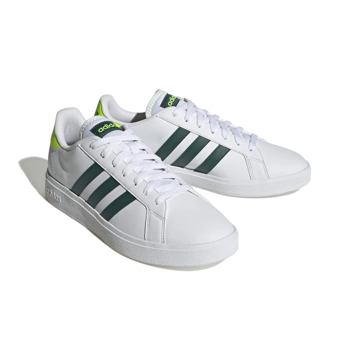 Sneakers bianche da uomo con dettagli verdi e gialli adidas Grand Court Base 2.0