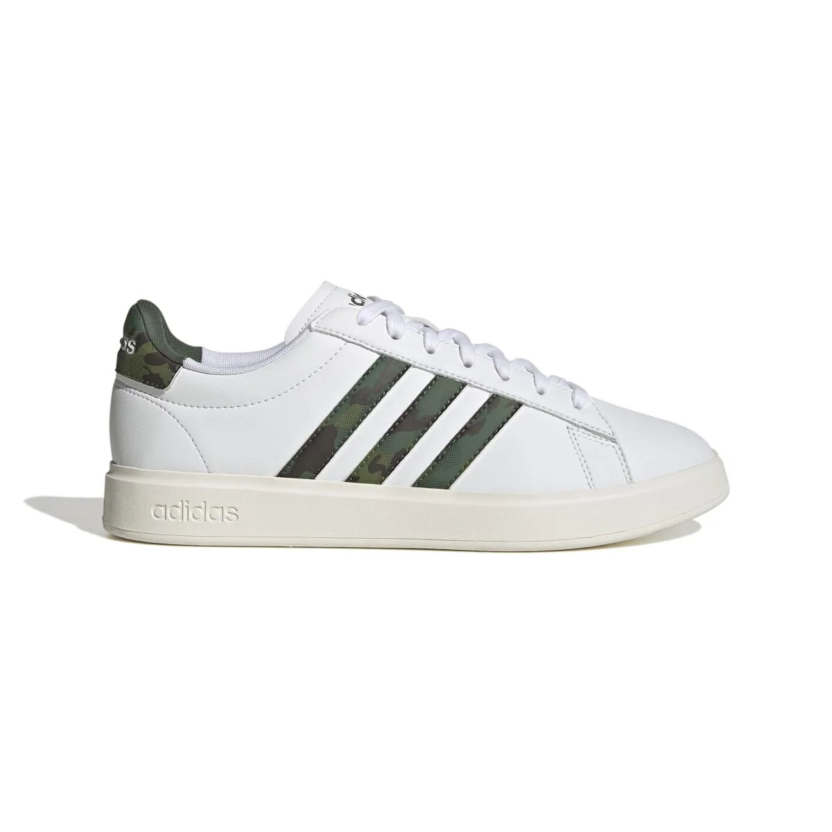 Sneakers bianche da uomo con strisce camouflage adidas Grand Court 2.0