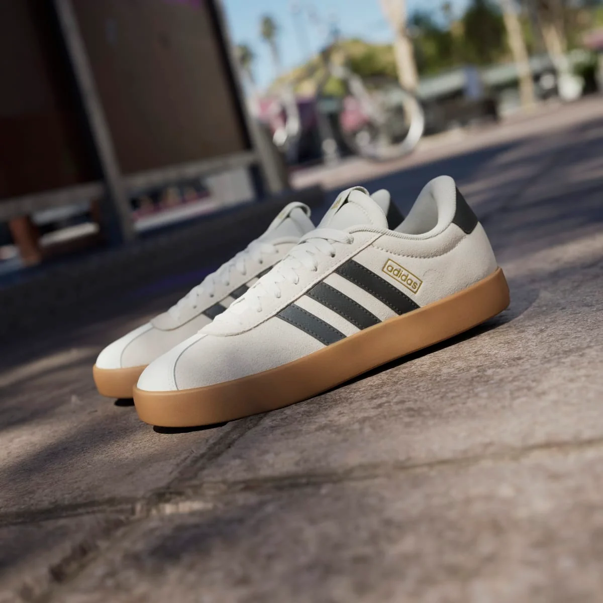 Sneakers bianco off white effetto scamosciato da Donna adidas VL Court 3.0