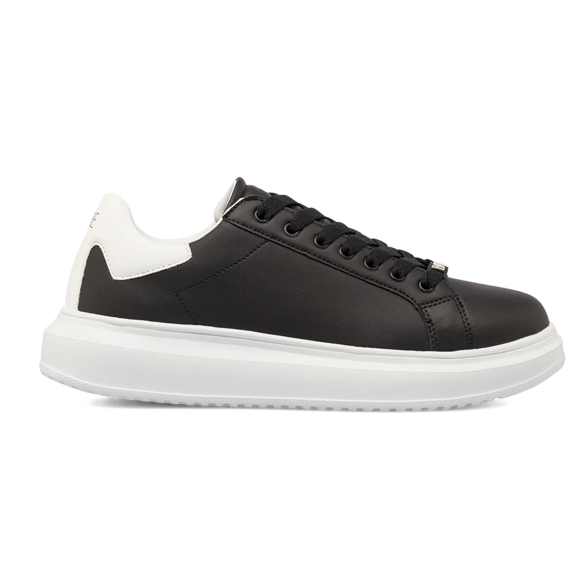 Sneakers da uomo nere con suola chunky bianca Basile