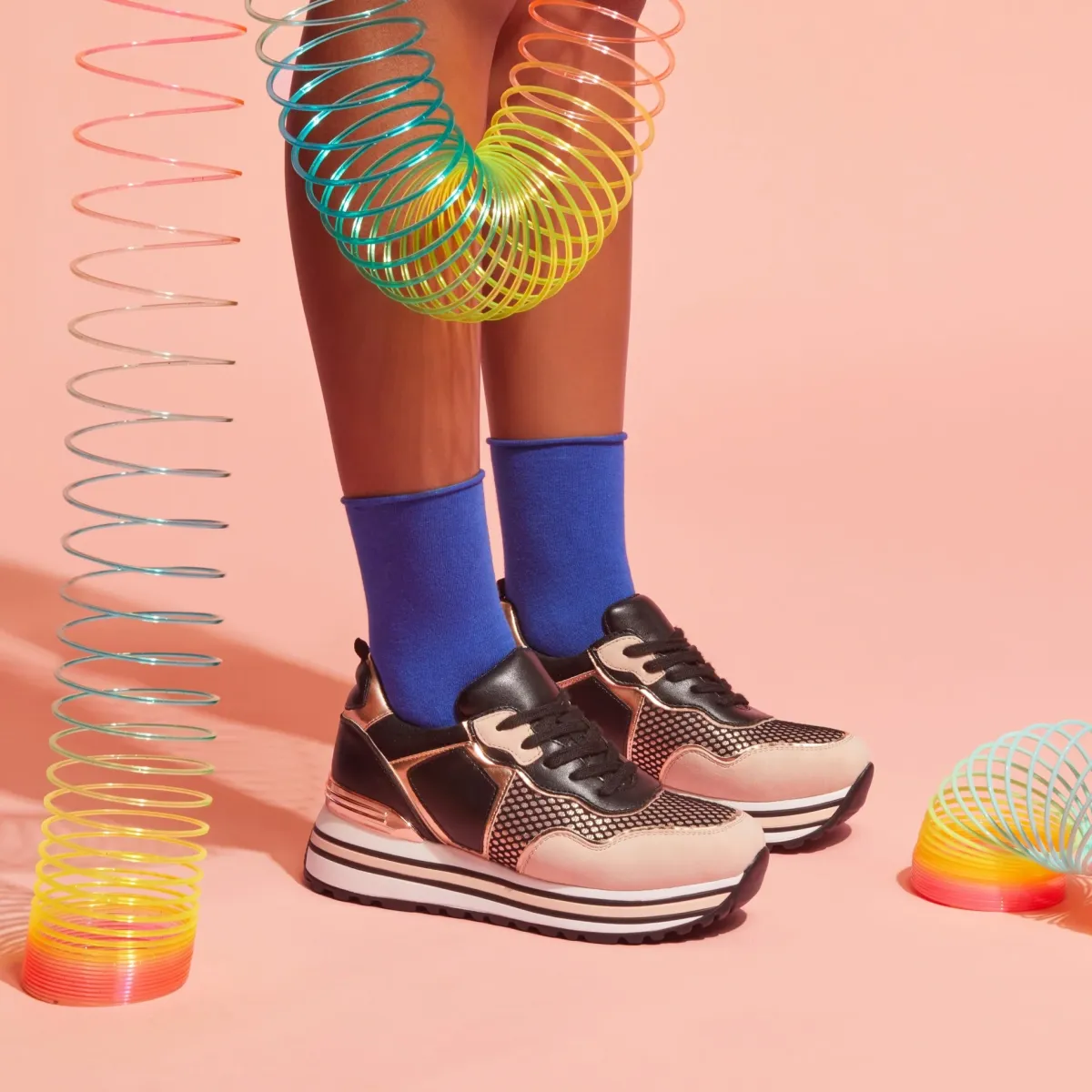 Sneakers nere e rosa da donna con maxi-suola Lora Ferres