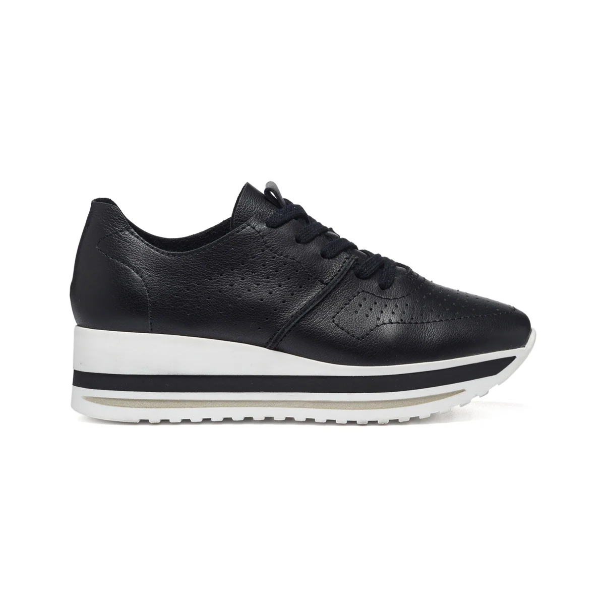 Sneakers nere in pelle con dettagli traforati Primopiano