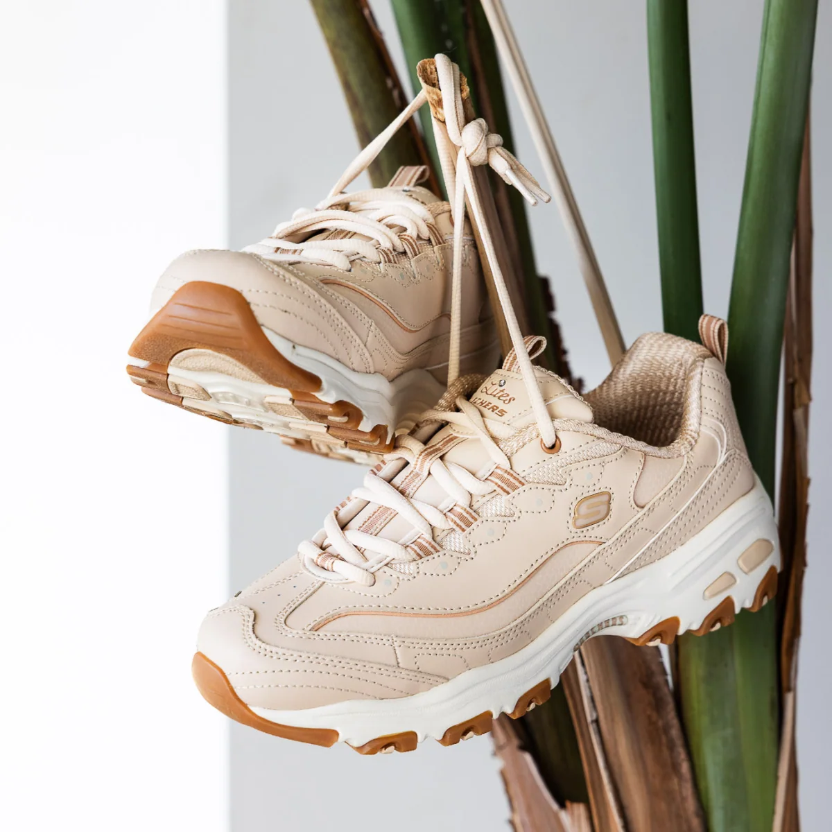 Sneakers nude da Donna con soletta memory foam Skechers D'Lites