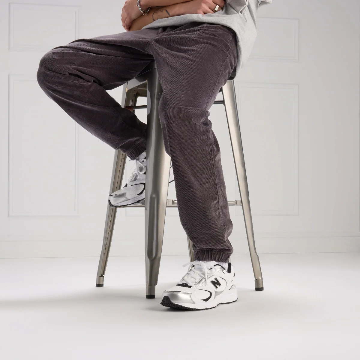 Sneakers sportive da Uomo bianche con dettagli argento New Balance 408