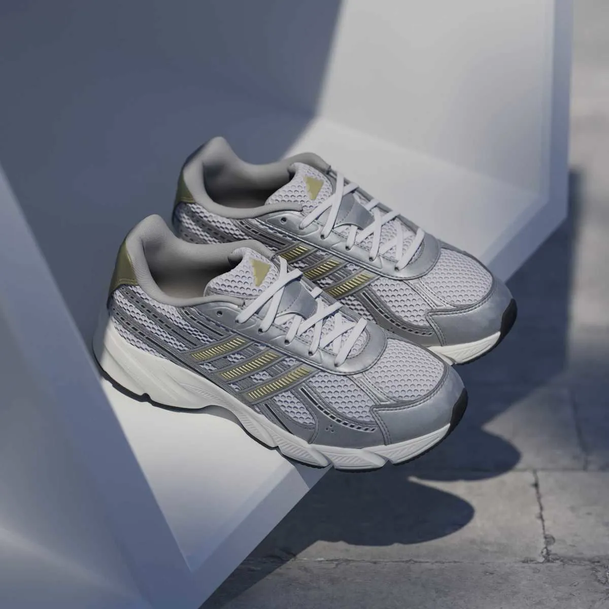 Sneakers sportive Donna Argento e oro adidas Technochaos 2000