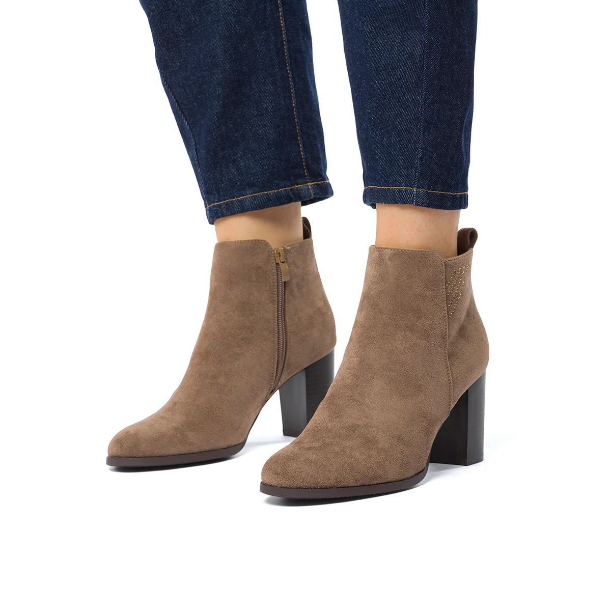 Stivaletti taupe in microfibra da donna con tacco 8 cm e borchiette Lora Ferres