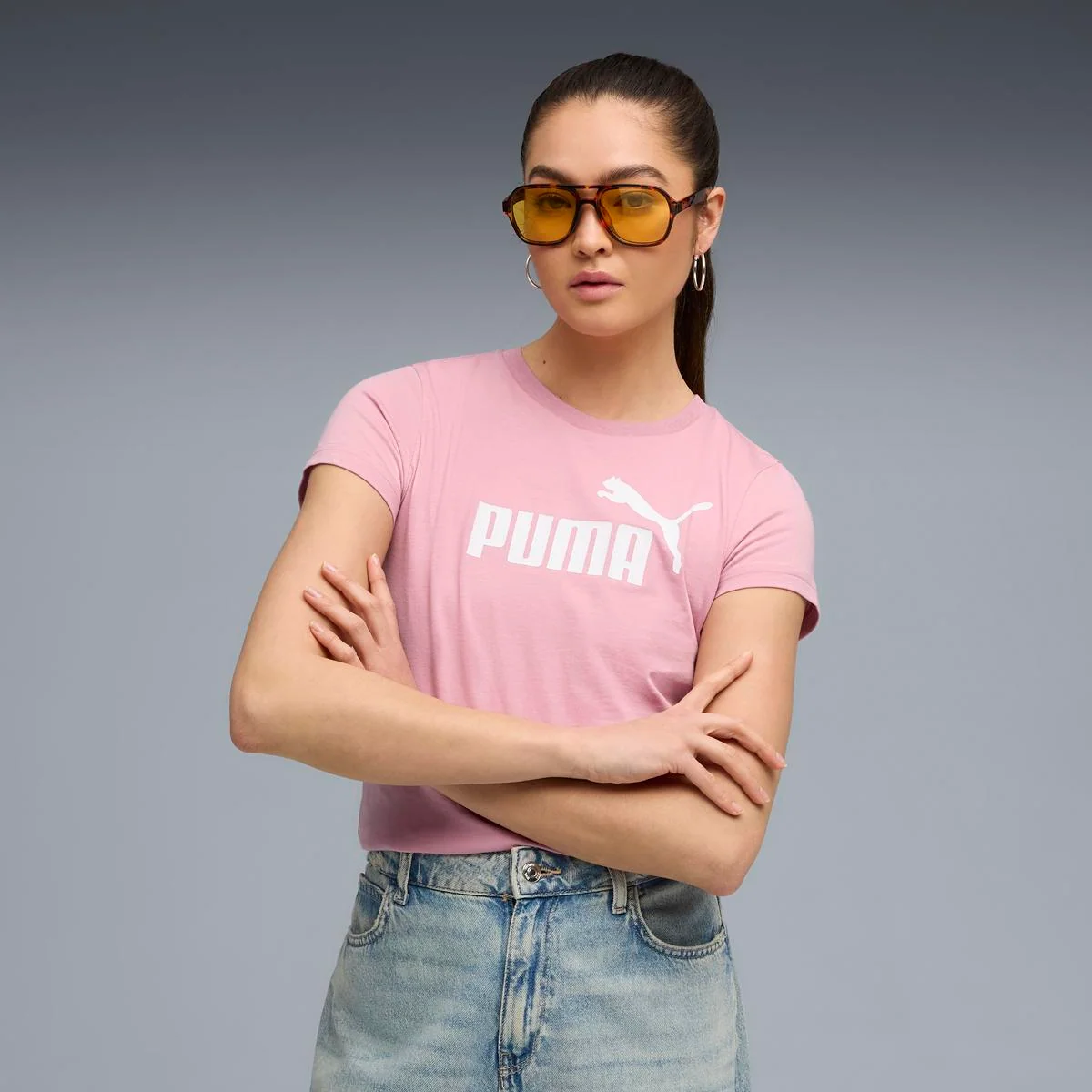 T-shirt rosa da Donna con logo frontale ESS No. 1  Puma