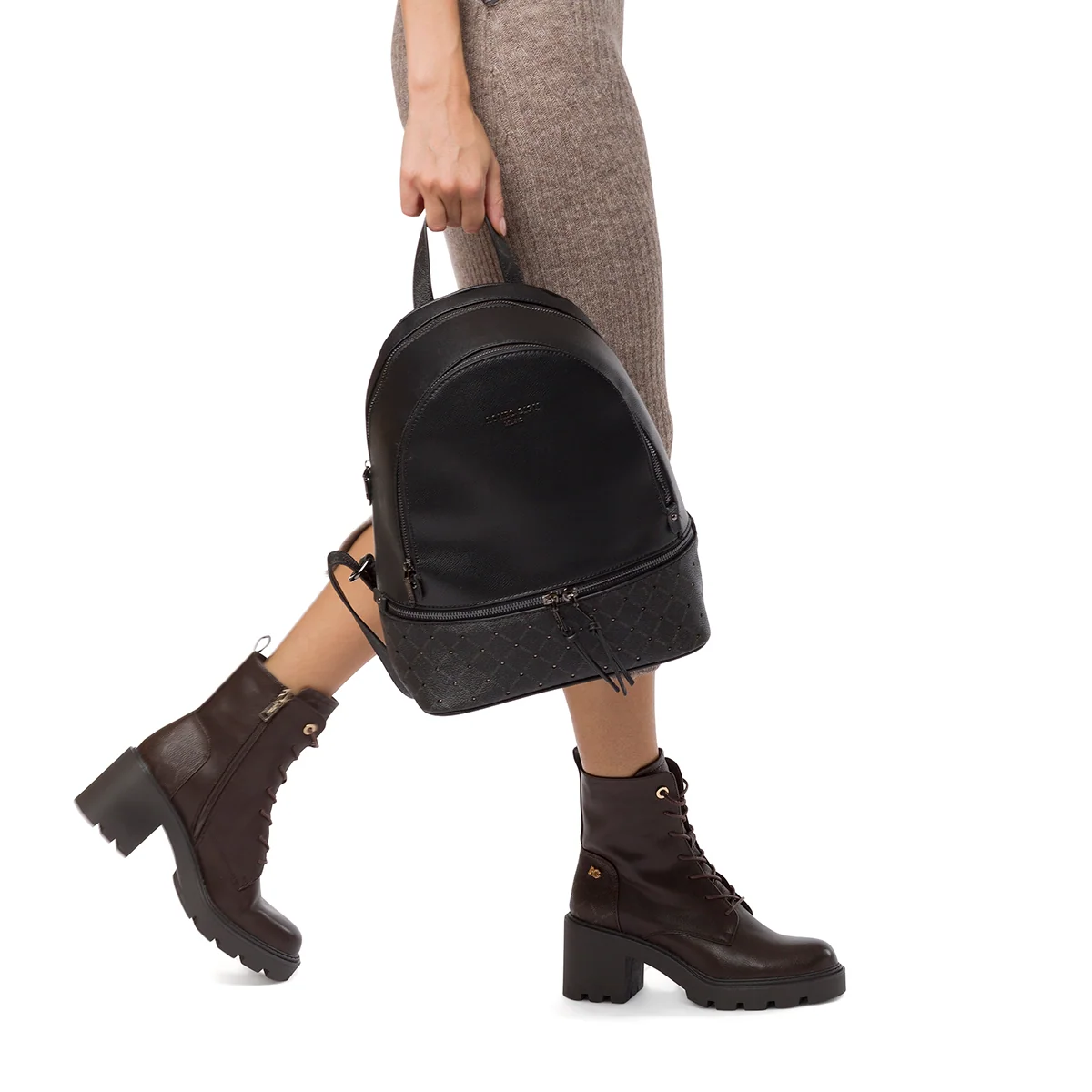 Zaino nero da donna con monogramma Romeo Gigli Milano Gama
